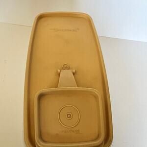 TUPPERWARE 20 cup cereal keeper storage container, with pour spout lid